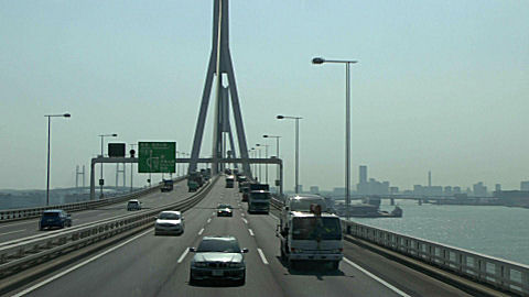Tsurmi 
      Tsubasa Bridge