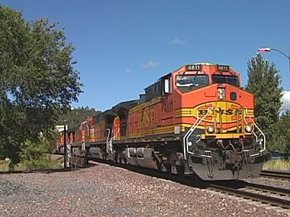 BNSF 4811 - grade crossing, Flagstaff