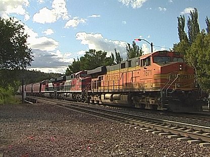 BNSF 7671, grade crossing, Flagstaff