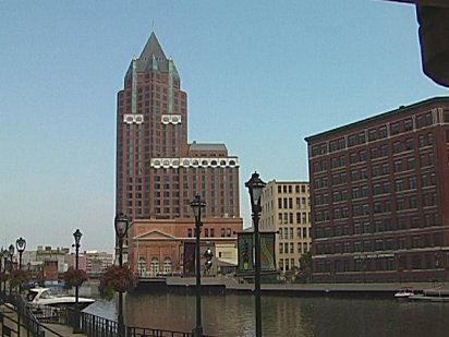 Milwaukee Center Riverwalk Way